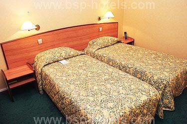 Hotel Paris Porte De 3*