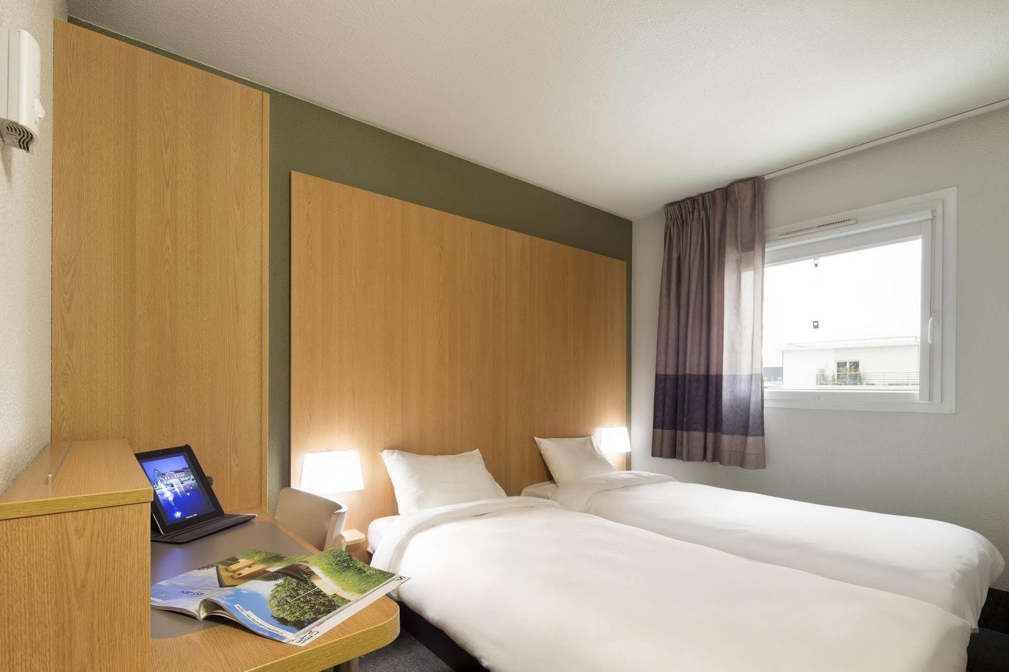 Hotel Paris Porte De 3*